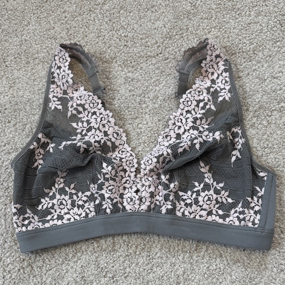 Wacoal Other - Wacoal Embrace Lace Wire Free Bralette Grey/White Sz38 (XL)